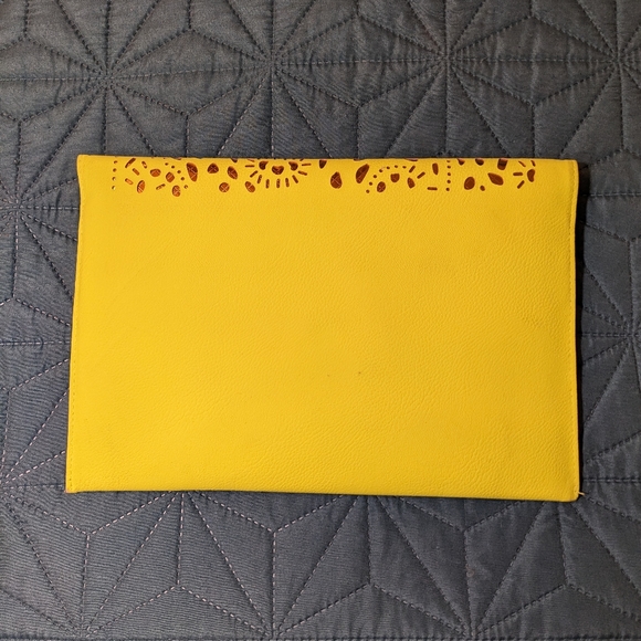 Bright yellow clutch purse - Picture 4 of 5
